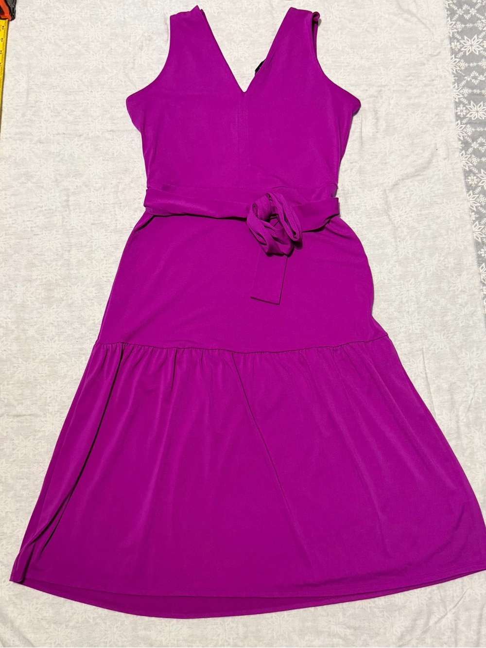 Banana Republic Magenta Sleeveless V-Neck Tiered Knit Midi Dress with Belt Sz S